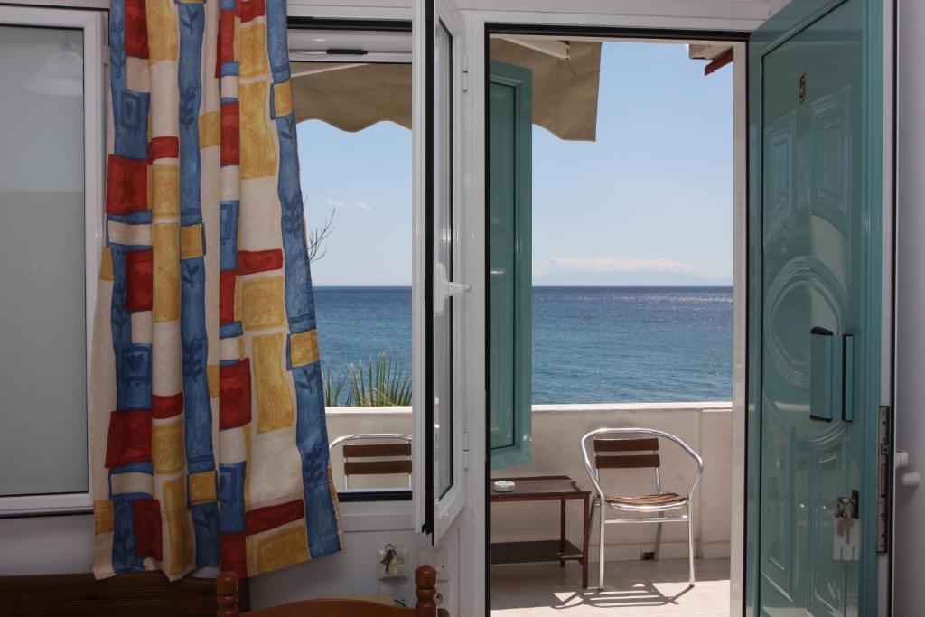 Akrogiali Hotel Plomari Quarto foto